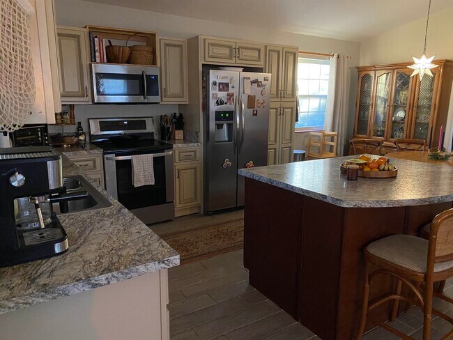 Building Photo - 6549 Madison St