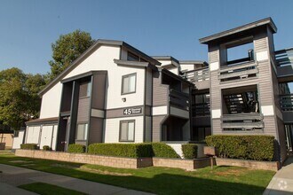 Building Photo - Great location, 2 Bedroom Condo