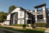 Building Photo - Great location, 2 Bedroom Condo