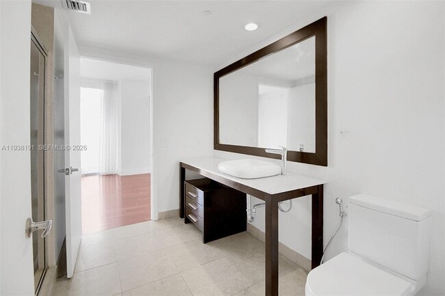 Building Photo - 495 Brickell Ave