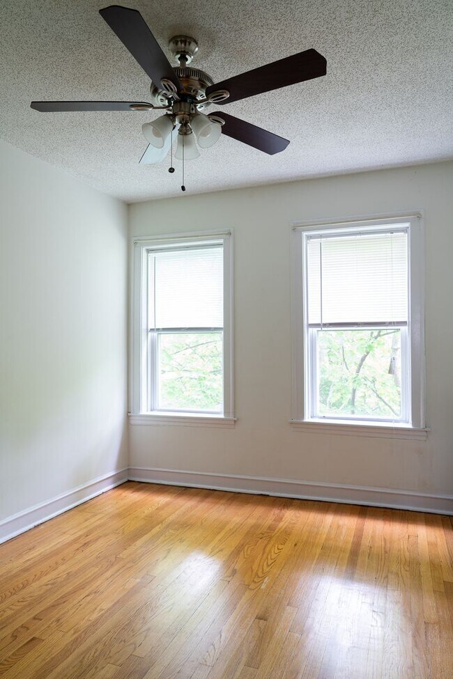 Building Photo - Ravenswood - 1 Bed / 1 Bath - Heat Included