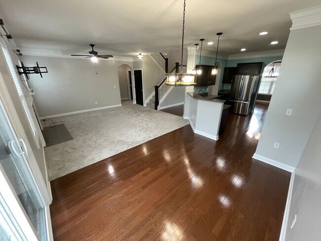 Building Photo - Large East Jefferson Home