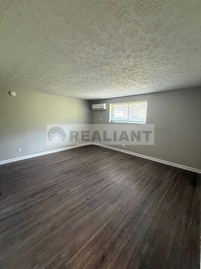 Building Photo - 2082 Fairmont Ct
