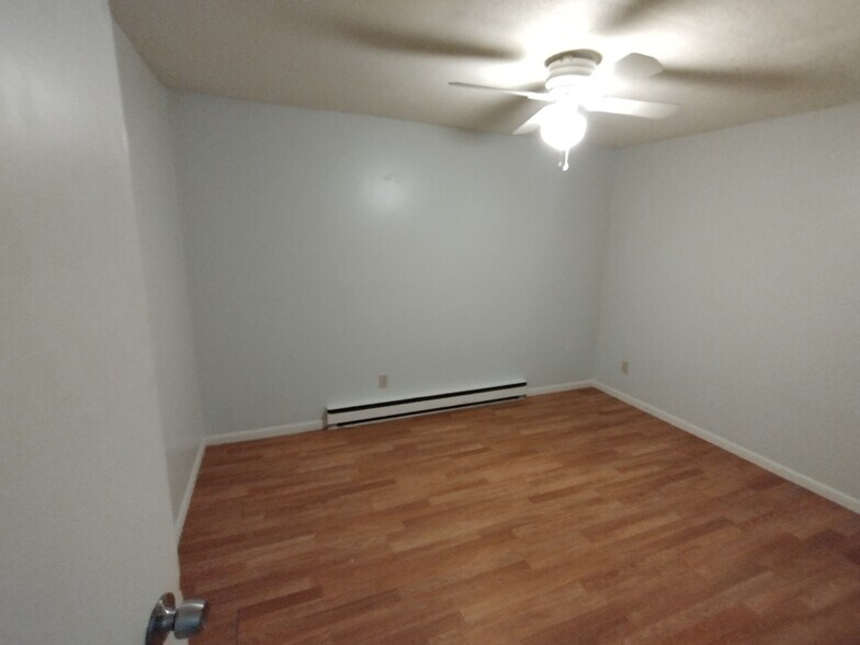 bedroom #2 - 35 S Salem-Warren Rd
