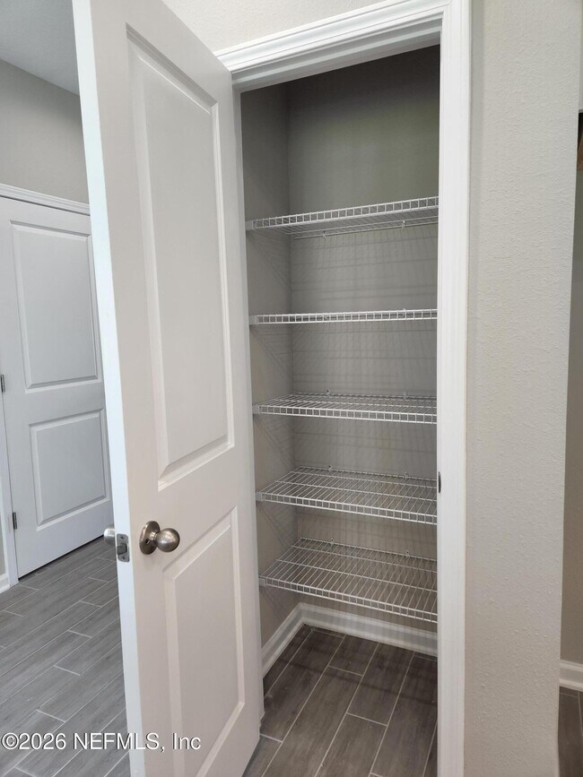 Building Photo - 118 Pinebury Ln