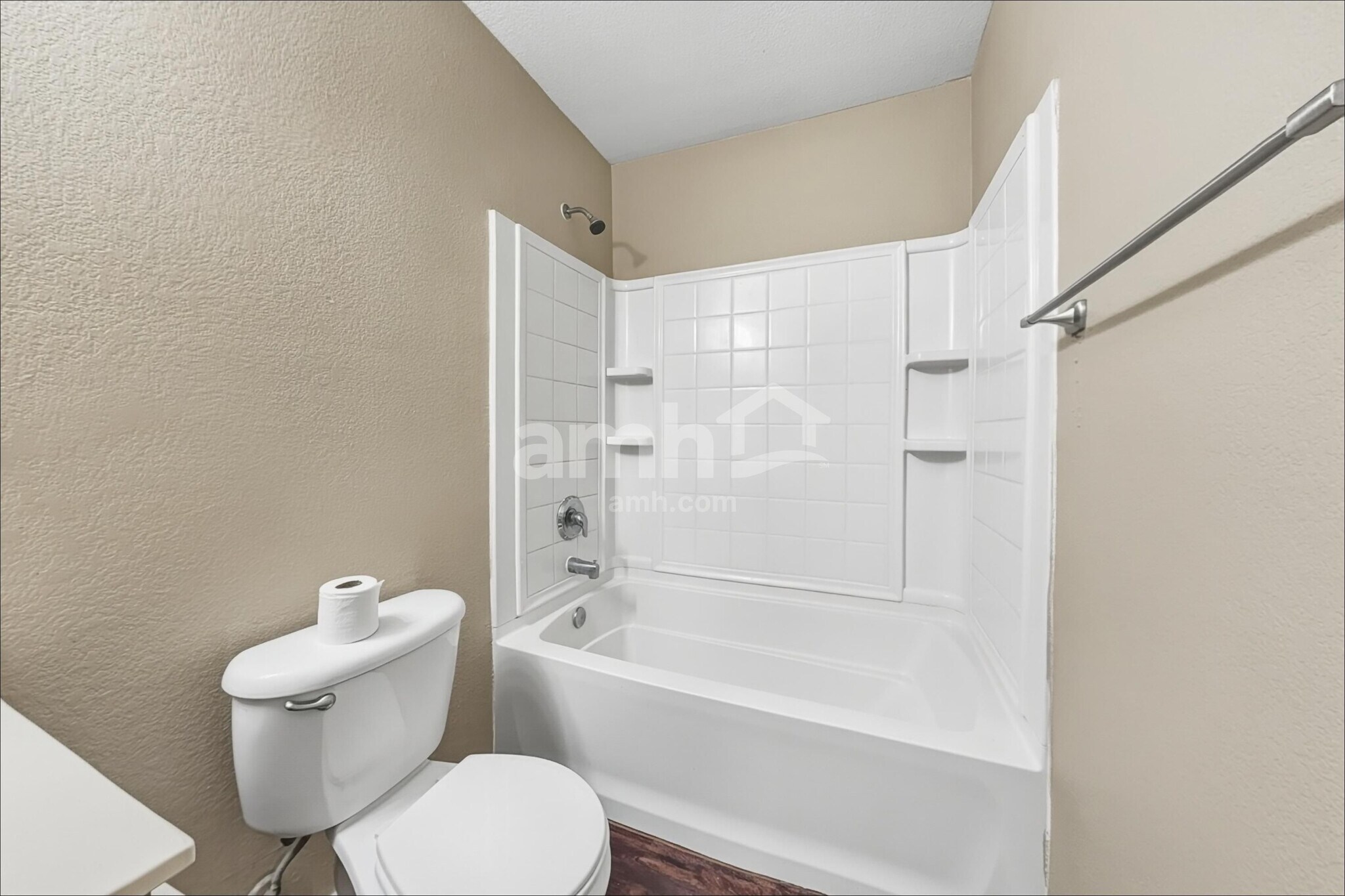 Building Photo - 1120 Boxwood Dr