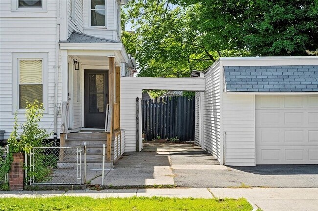 Building Photo - 480 White St
