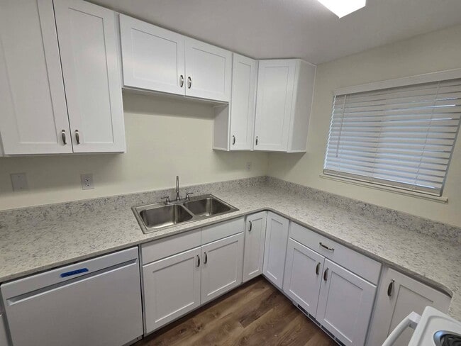 Building Photo - AR6290