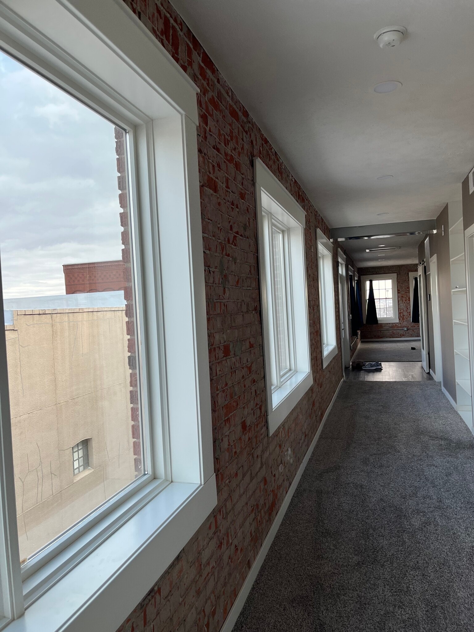 Building Photo - 713 4th Ave