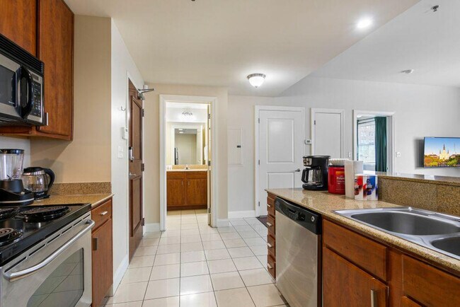 Building Photo - 925 Common St