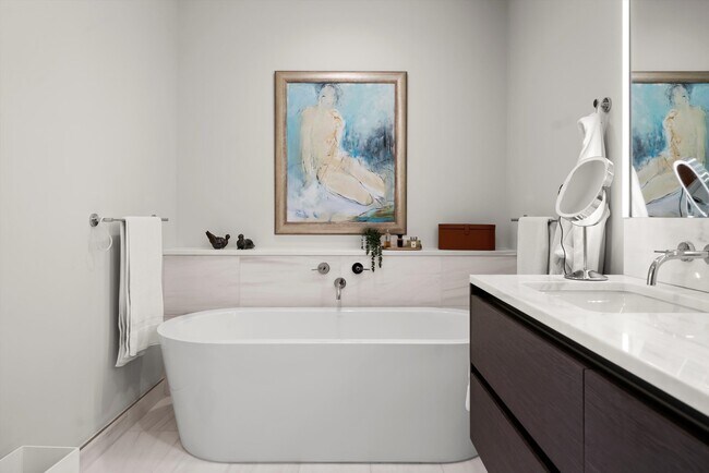 Building Photo - 366 W Superior St