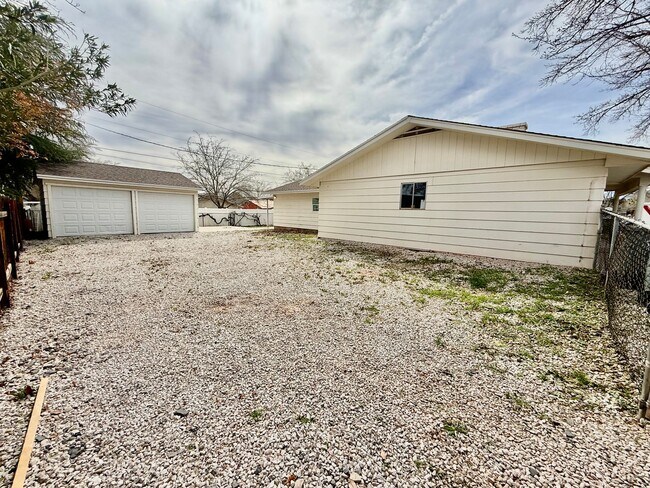 Building Photo - Pet-Friendly 4-BR Home in Santa Clara with RV Parking