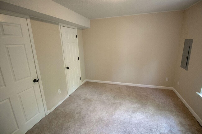 Building Photo - 1329 Valley Creek Ln