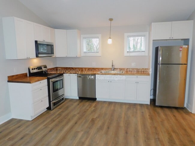 Building Photo - 934 Albert St SW