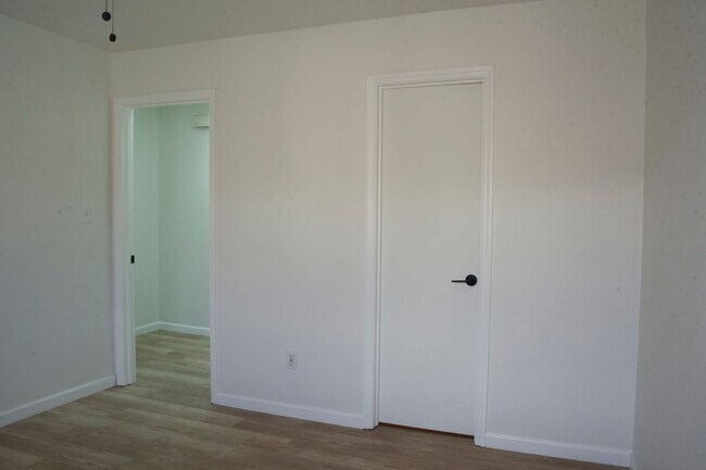 Building Photo - 1339 Airport Dr