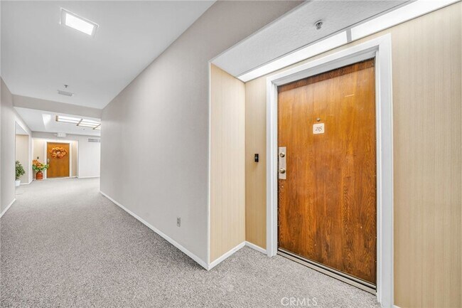 Building Photo - 2559 Plaza del Amo