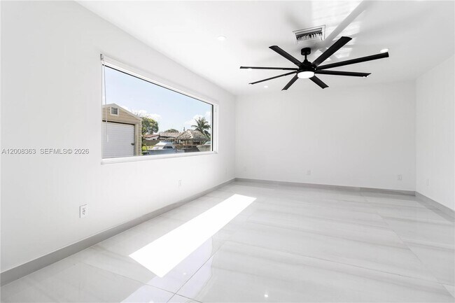 Building Photo - 4530 SW 34th Dr