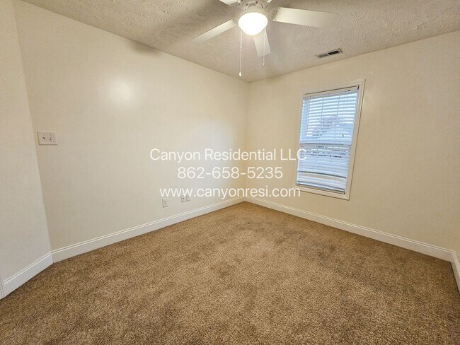 Building Photo - Charming 3-Bedroom Home