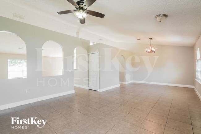 Building Photo - 129 Aurora Ln