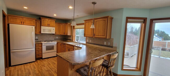 Building Photo - HUGE!  4 Bed Family Home in Mead Available...