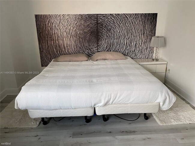 Building Photo - 2 br, 2 bath Condo - 325 S Biscayne Blvd A...
