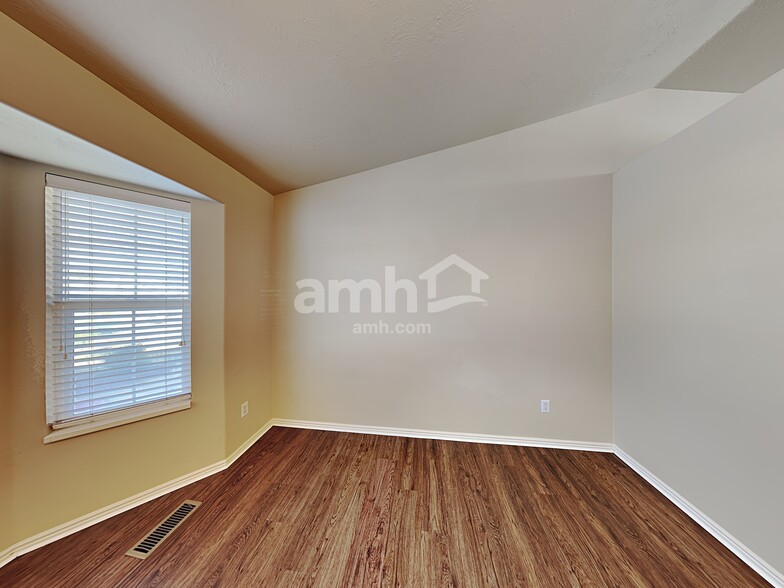 Building Photo - 816 Crimson Ln