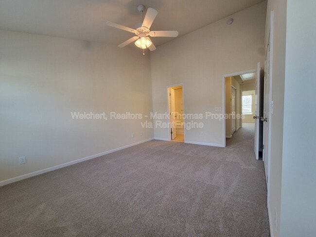 Building Photo - 100 Stratford Lakes Dr
