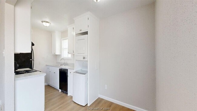 Building Photo - 806 Oran Cir