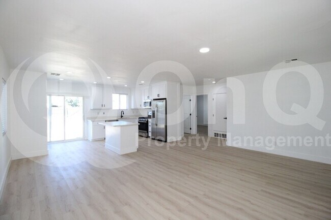 Building Photo - 4148 N 15th Ave