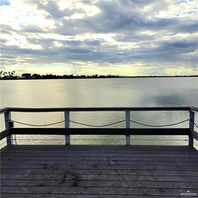 Building Photo - 26 Lago Vista Dr