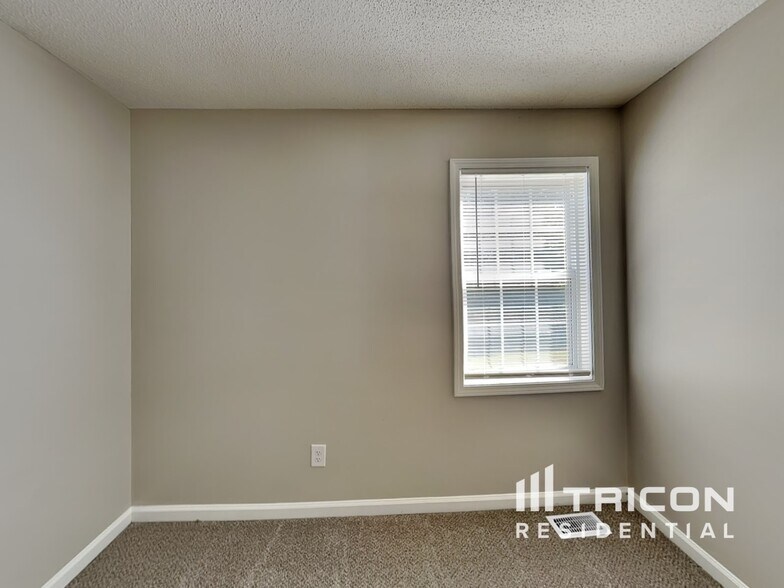 Building Photo - 120 Country Cottage Cir