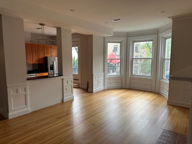 Building Photo - 1757 Beacon St