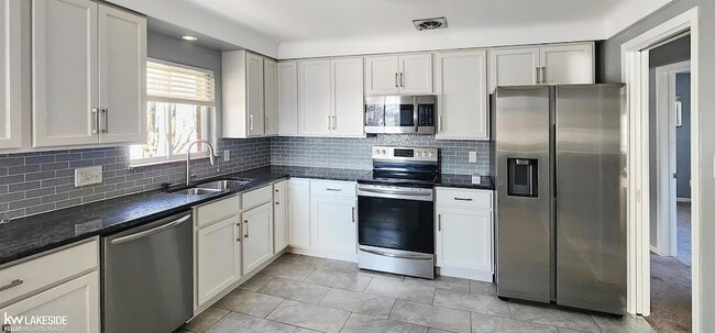 Building Photo - 890 Neff Rd