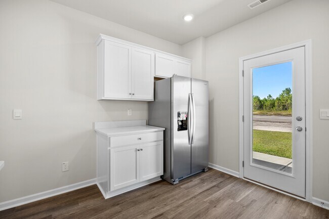 Building Photo - 85 Bonaparte St