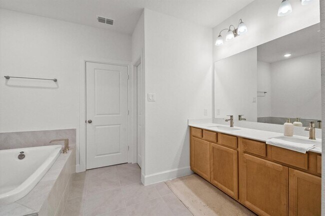 Building Photo - 1511 Emma Lk Dr