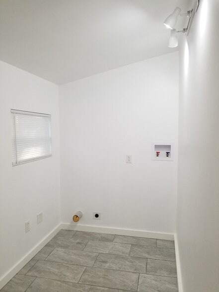 Laundry - 3234 71st Ave N