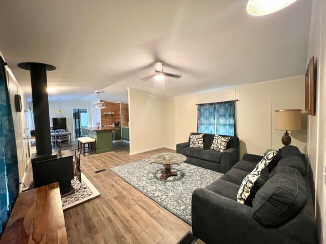 Building Photo - Three Bedroom Home with a Spacious Backyard