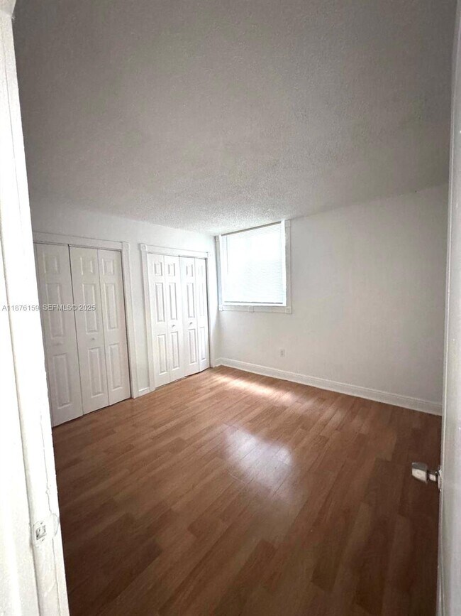 Building Photo - 10090 NW 80th Ct