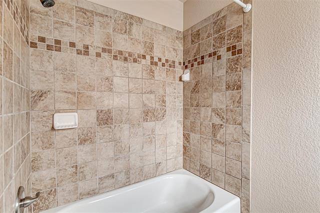 Building Photo - 208 Chevy Chase Dr