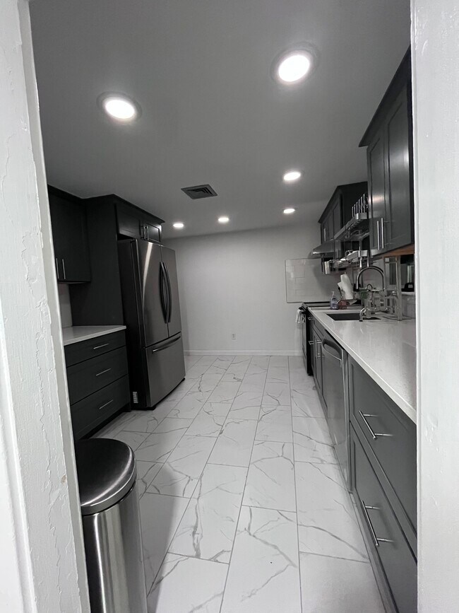 Building Photo - 48 Aberdeen Rd