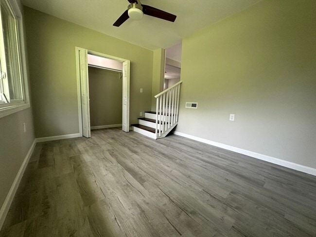 Building Photo - 607 New River Dr