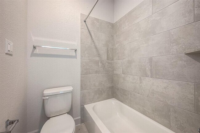 Building Photo - 29803 Breezy Pnes Lp