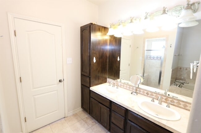 Building Photo - 10514 Winrock Dr