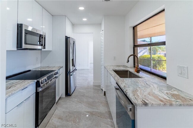 Building Photo - 720 Chavers St