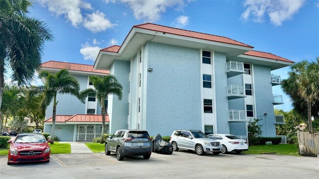 Building Photo - 605 S Pine Island Rd