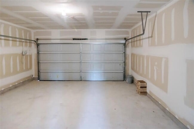 Building Photo - 112 Dollars Dr