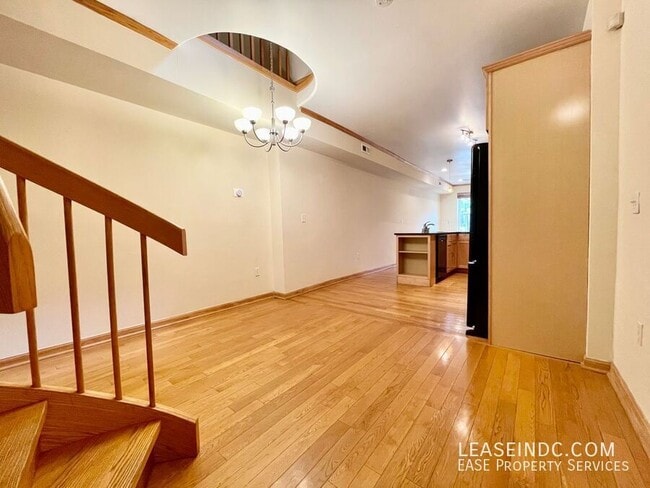 Building Photo - 936 4th St NE