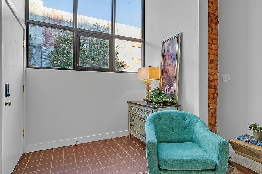 Building Photo - 121 S Main St