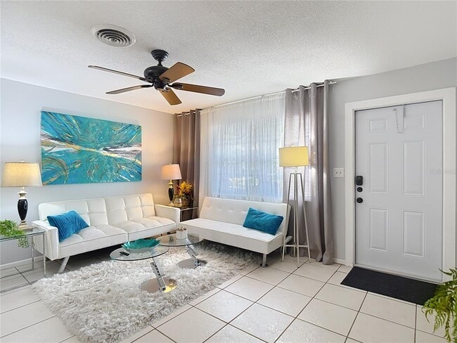 Building Photo - 139 Southeast Jefferson Cir N