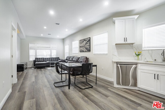 Primary Photo - 1475 W 22nd St